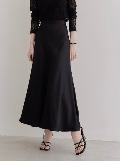 yNEWzsatin flare skirt / black