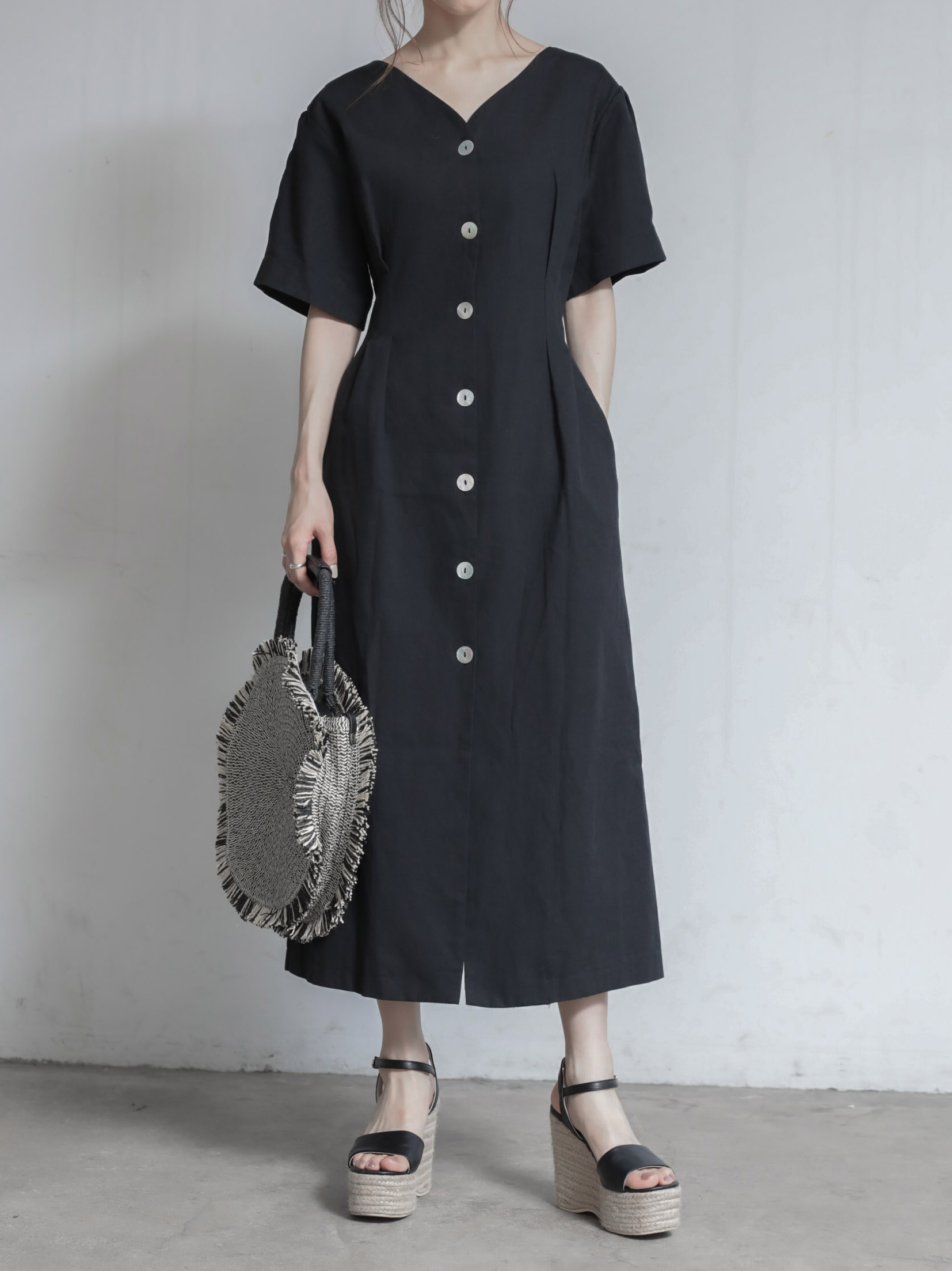 Re Arrival Vネックボタンワンピース Amel