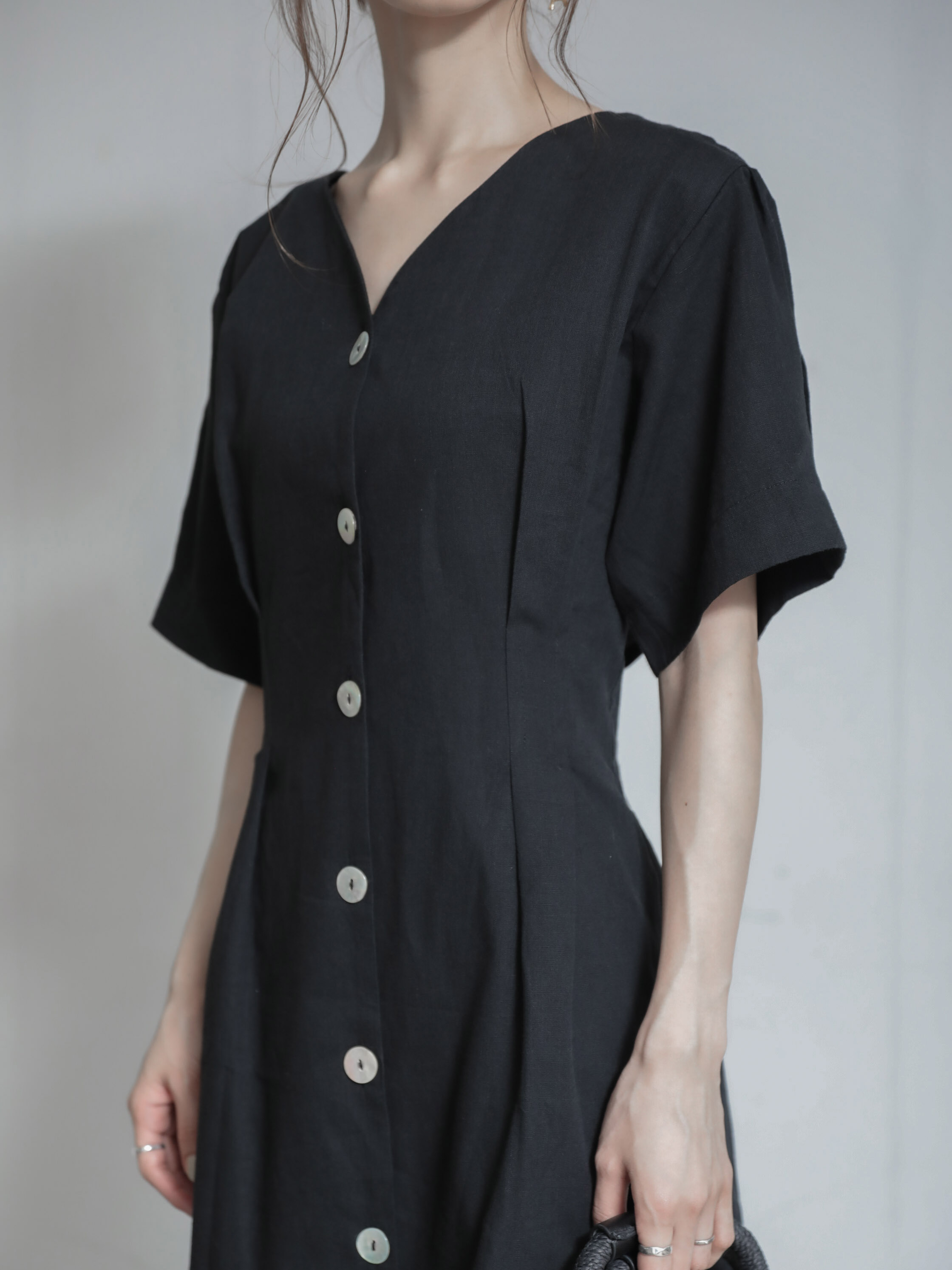 Re Arrival Vネックボタンワンピース Amel