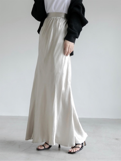 yRE ARRIVALzsatin maxi skirt