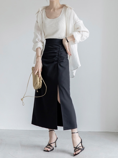 yRE ARRIVALzfront slit design skirt / black