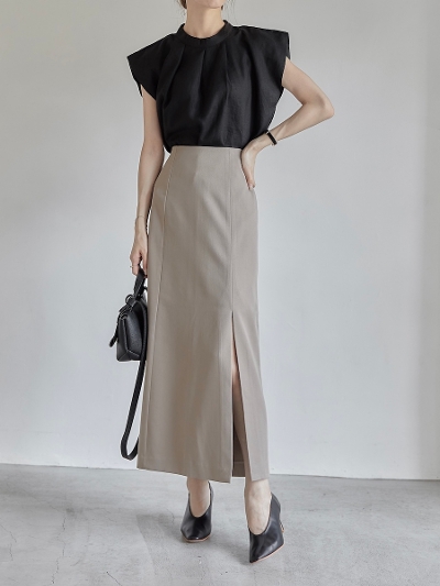 【RE ARRIVAL】 front slit skirt / beige