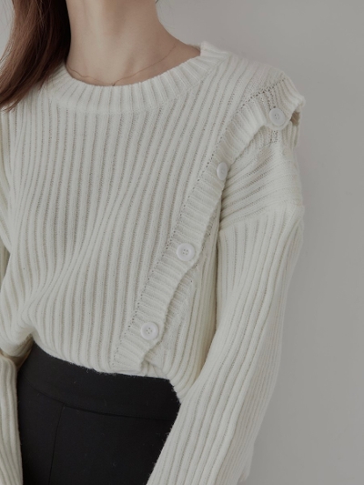 【NEW】 shoulder button knit / white