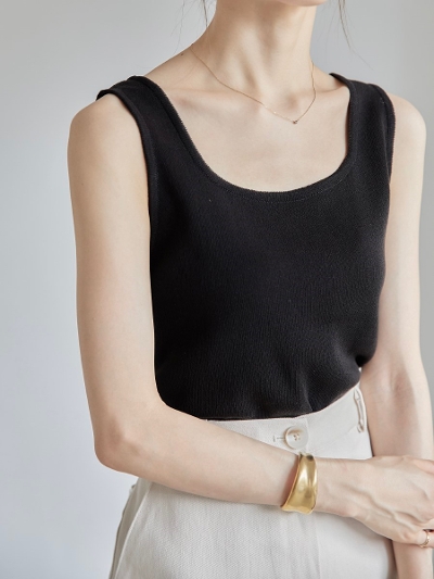 yNEWz square neck knit tank top / black