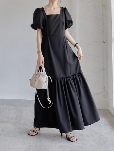 【NEW】 puff sleeve tiered dress / black