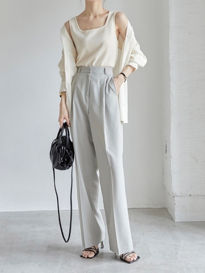 yNEWz light color slacks / khaki