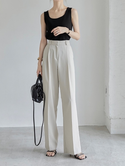 yNEWz light color slacks / beige