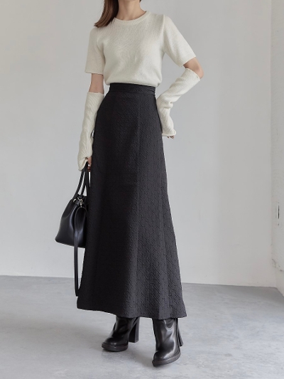 【RE ARRIVAL】 emboss long skirt / black