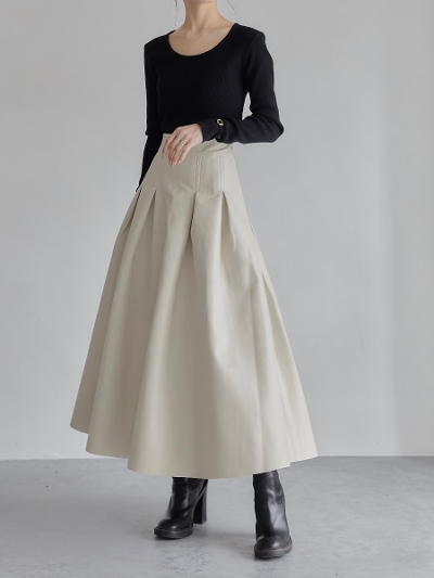 【NEW】 eco leather flare skirt / ivory