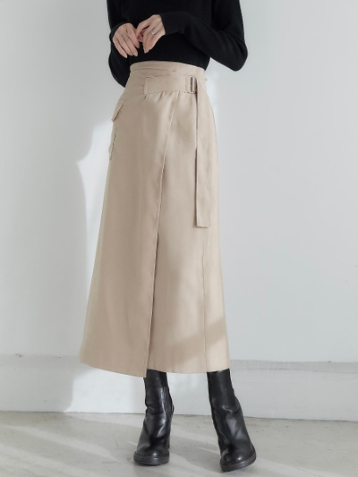 yNEWz peach skin wrap skirt / beige