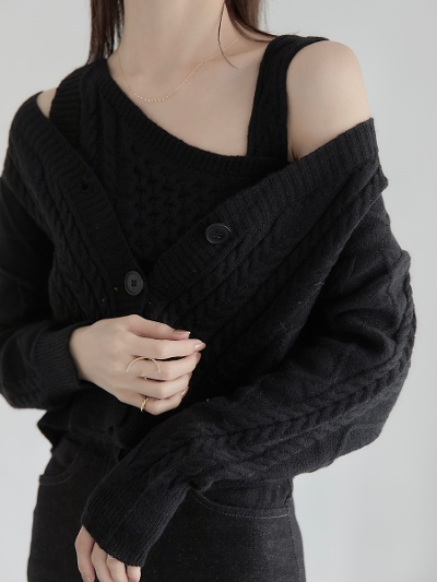 【NEW】 asymmetry knit ensemble / black