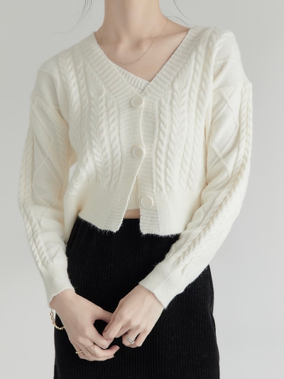 yRE ARRIVALz asymmetry knit ensemble / ivory