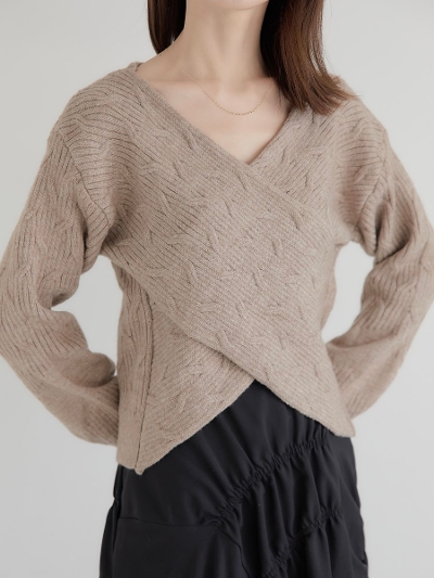yNEWz cross design cable knit / beige