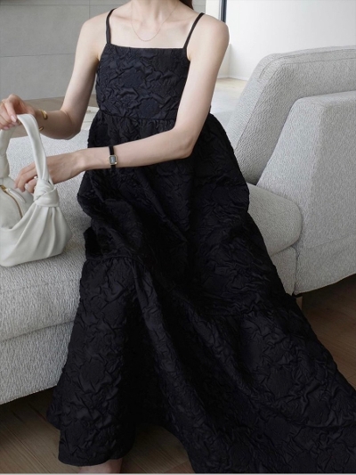 yNEWz amel original<br > flower emboss cami dress / black