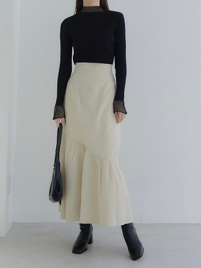 yNEWz emboss mermaid hem skirt / ivory