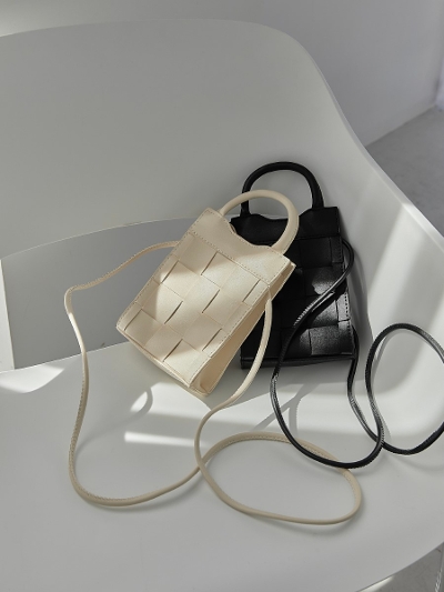 yRE ARRIVALzintrecciato shoulder bag