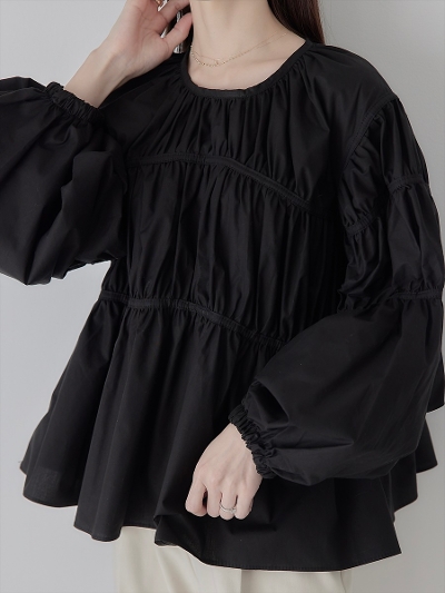 yRE ARRIVALzballoon gather blouse / black
