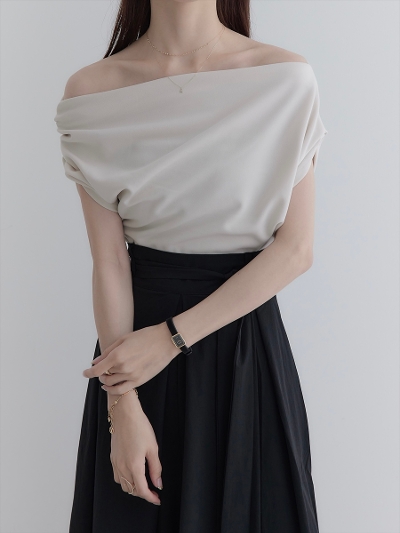 yRE ARRIVALzasymmetry drape tops / beige