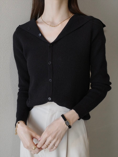 yNEWzsailor color button line knit / black