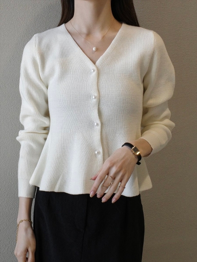 yRE ARRIVALzpearl button peplum knit / ivory