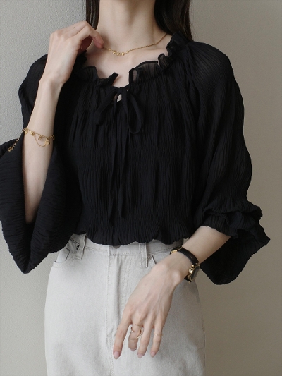 yNEWzribbon tie shirring blouse / black