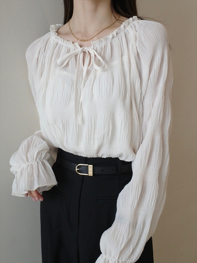 yNEWzribbon tie shirring blouse / ivory