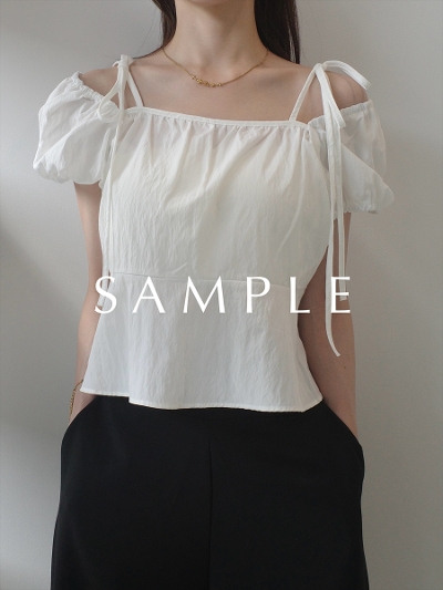 ySAMPLEzribbon strap puff shoulder tops / white