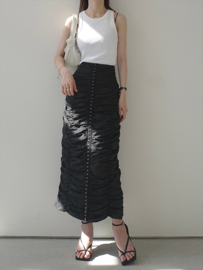 yNEWzhook line shirring skirt / black