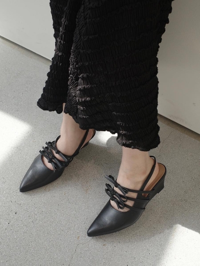 yNEWztriple ribbon sandal