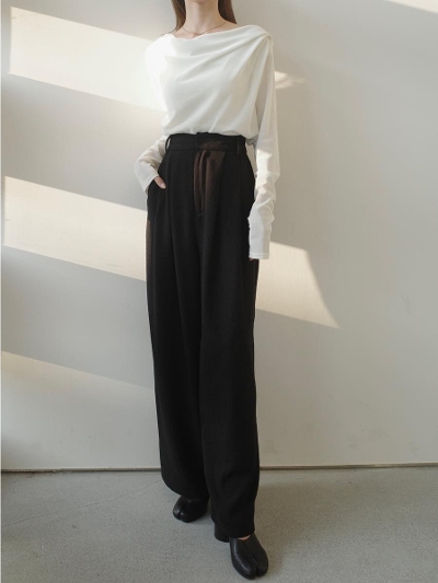 yNEWzboucle tuck pants / black