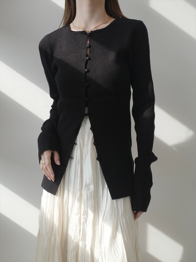 yNEWzbutton line knit cardigant / black