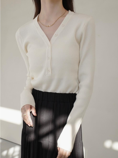 yNEWzbutton v neck cardigan / ivory