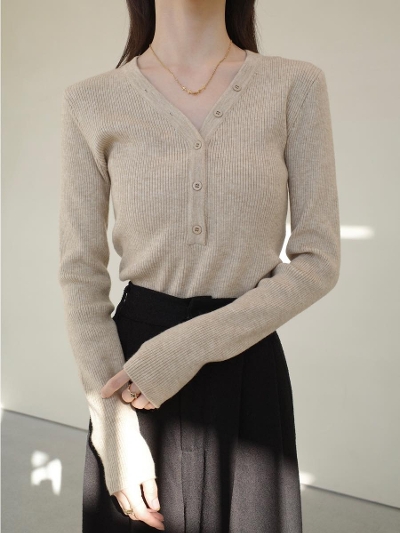 yNEWzbutton v neck cardigan / beige
