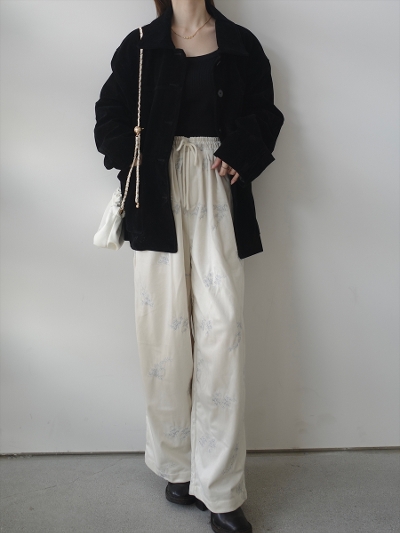 yNEWzflower embroidery velvet pants / ivory