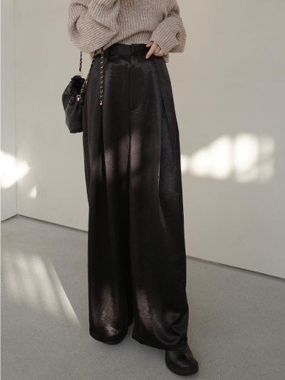 yNEWzsatin tuck pants / black