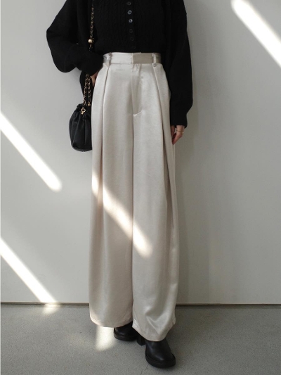 yNEWzsatin tuck pants / ivory