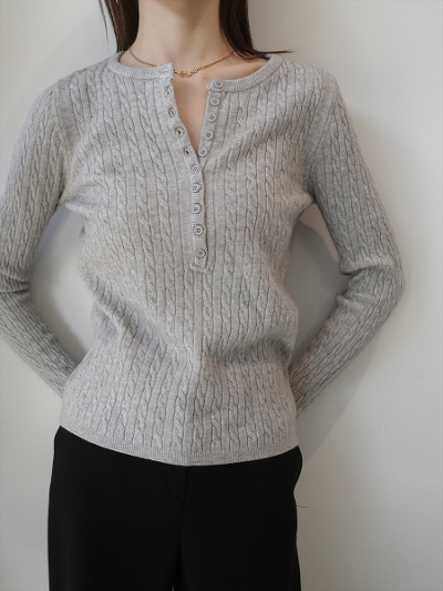 �yNEW�zhenry neck cable knit / grey