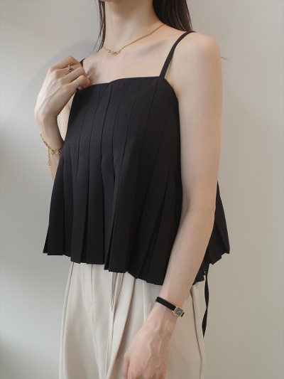�yNEW�ztuck pleats camisole / black