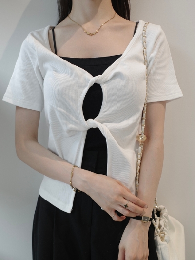 �yNEW�zdouble twist design top / white