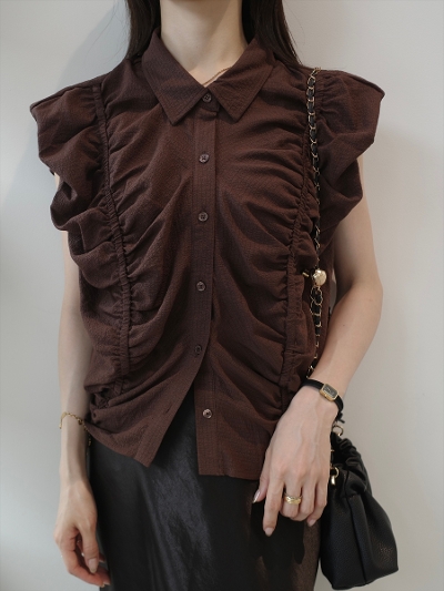 �yNEW�zgather line puff shoulder blouse / brown