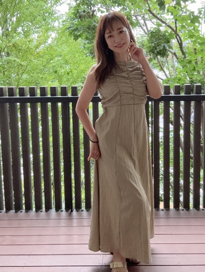 shirring design flare dress / greige