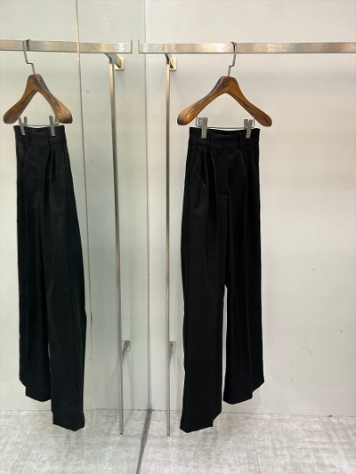 �ySAMPLE�zPleated Wide Pants
