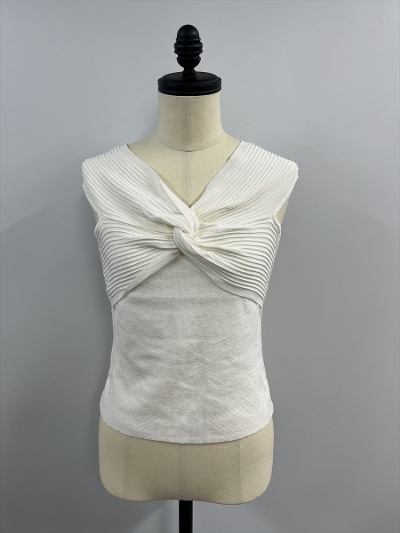 �ySAMPLE�zTwist Front Layered Top