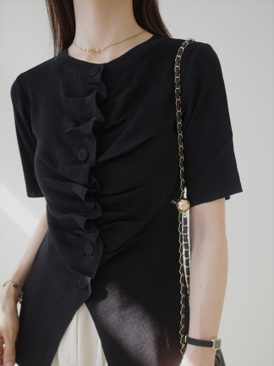 �yNEW�zbutton gather half sleeve top / black