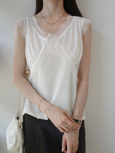 �yNEW�zvelvet lace dramatic top / white